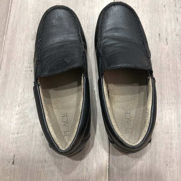 Children’s Place kids size 3 Black Leather Slip-On Loafers - Picture 2 of 7